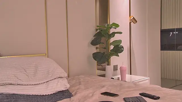 Nicole_Space live cam on StripChat