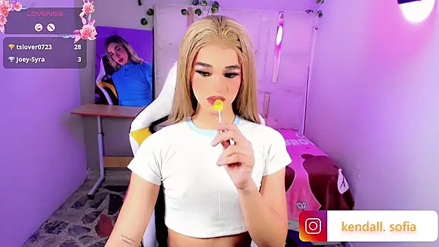 Sophiaa_doll_ live cam on StripChat