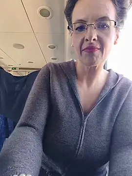 rebeccanoble (F milf) - Vibe my pussy hard🥵 in train ,5 min ctr