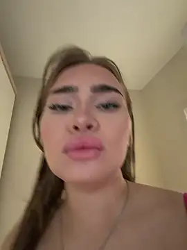 MonicaWestt webcam
