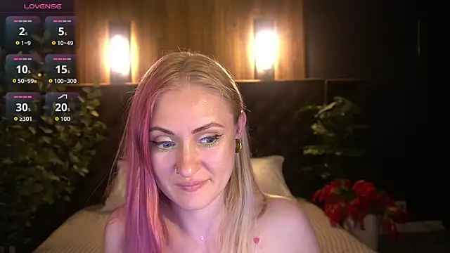DramaQuenns webcam