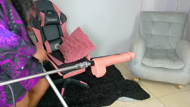 AlanaRoseeX webcam