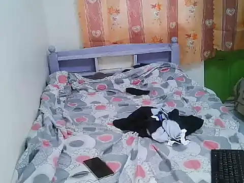 Prettyvickie002 webcam