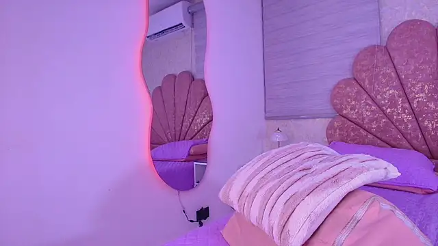mia_colls webcam