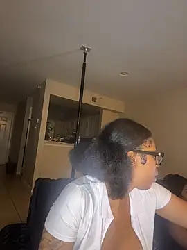 YeahhhitsBreezy webcam