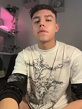 aronnhidden webcam