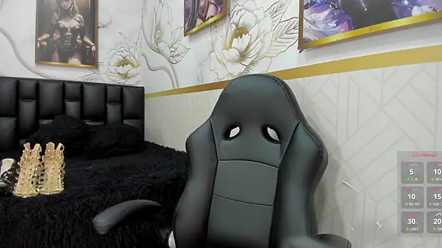 alicee__mature (F milf) - open butt with both hands +6 spank
