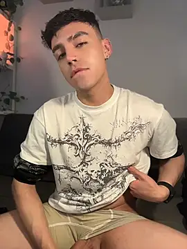 aronnhidden webcam