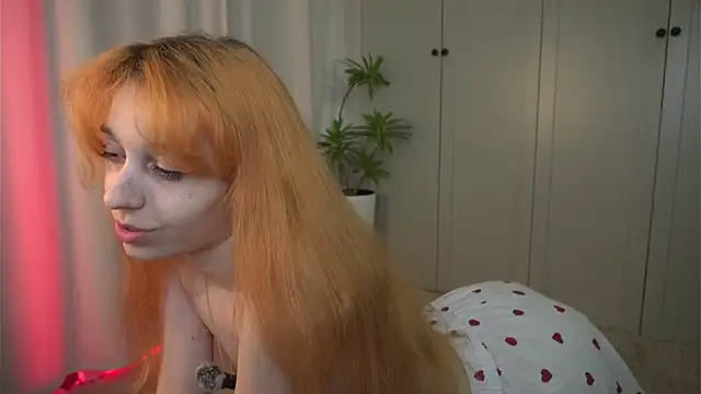 tgirlfoxy's room