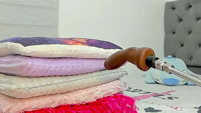 Elizabeth_18_ webcam