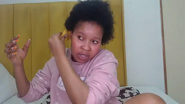 Bella_2025 webcam