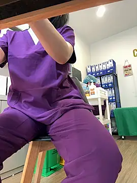 secretly_masturbating live cam on StripChat