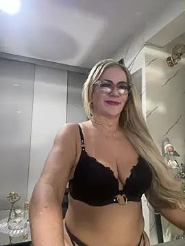 LARIANA_RIVERA23 live cam on StripChat