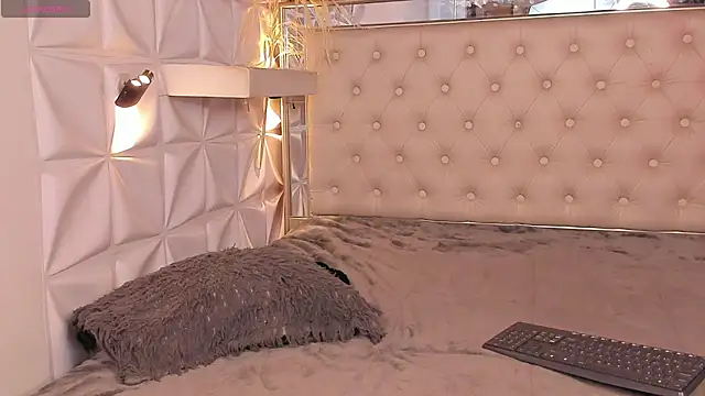 Miss_KhalifaDoll's room