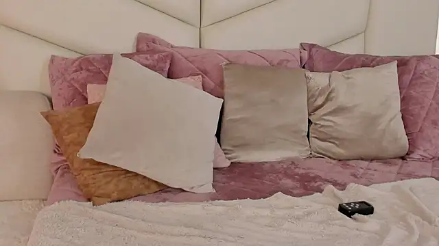 ValkyBes live webcam show