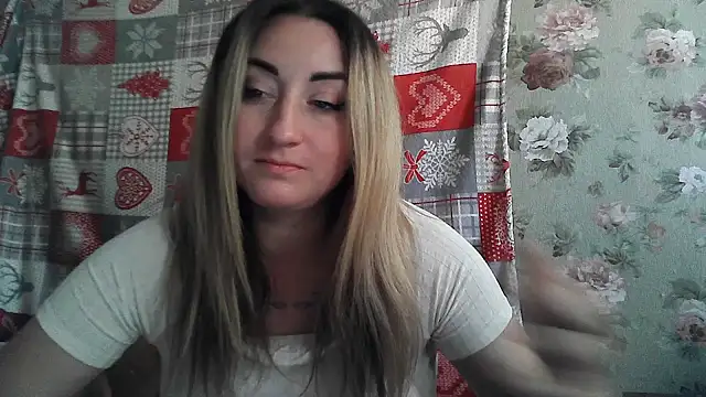 FoxyAnn12 webcam