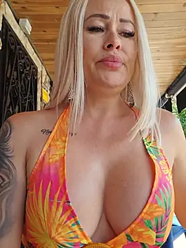 MILFBARBY webcam