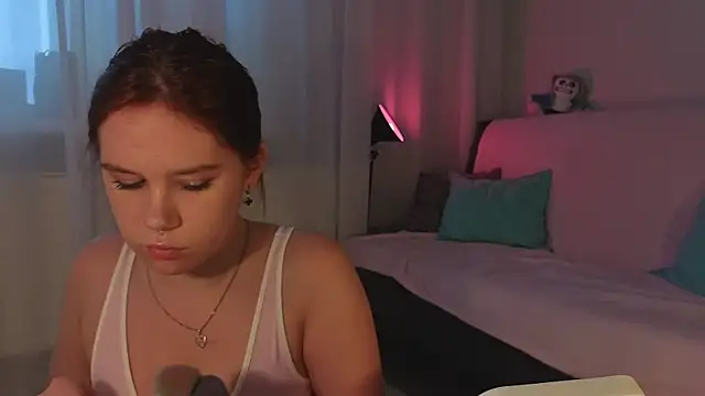 Mia_Luw webcam