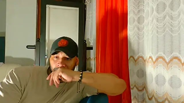 musclehetero live cam on StripChat