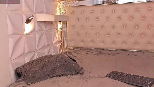 Miss_KhalifaDoll's room