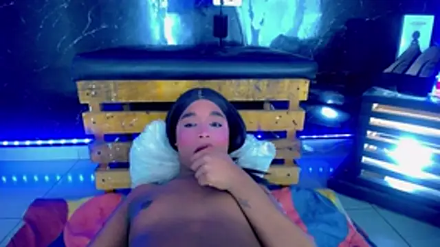 SaramyBigcock webcam