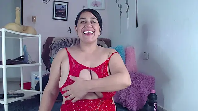 emiligrey_ live cam on StripChat