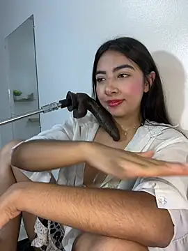 cherry_skinnyy_ live cam on StripChat