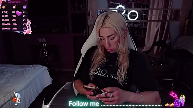 AnnieGOld_ live cam on StripChat
