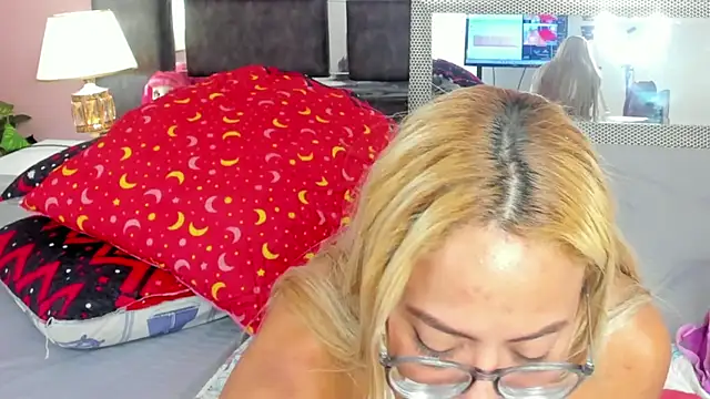 CristyBloom live cam on StripChat