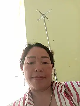 Yellow-pink webcam