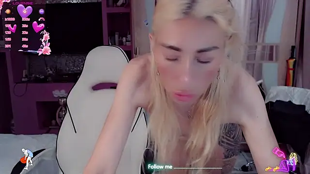 AnnieGOld_ live cam on StripChat