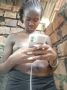 Black_juicy24 webcam