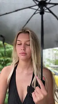 kikiwatson (F young) - Show ass in public 😈
