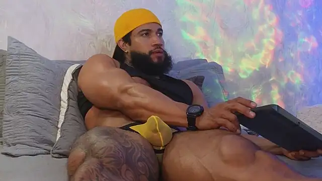 osher_cox (Ask my age) - 🥵💦oil on chest and flex💦🥵