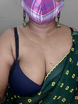 MISS-LOVEV webcam
