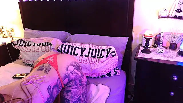 gothbaby3055 (F young) - mystery mommy fun ;)