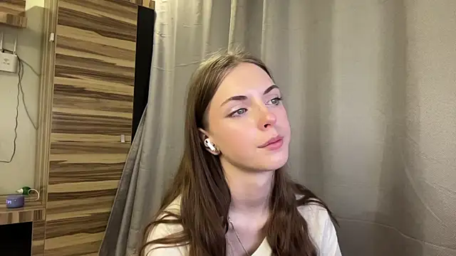 clara_kitty (F teen) - Show color of my panties><