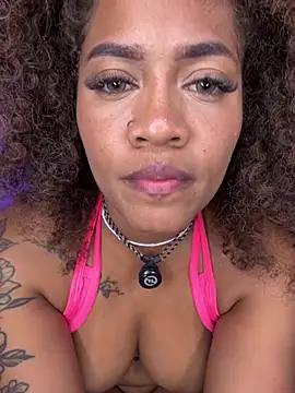 riri_brunnete webcam
