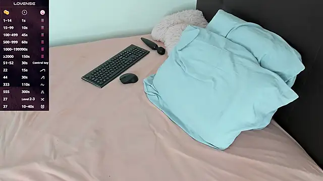 AlicePlushWhispers webcam