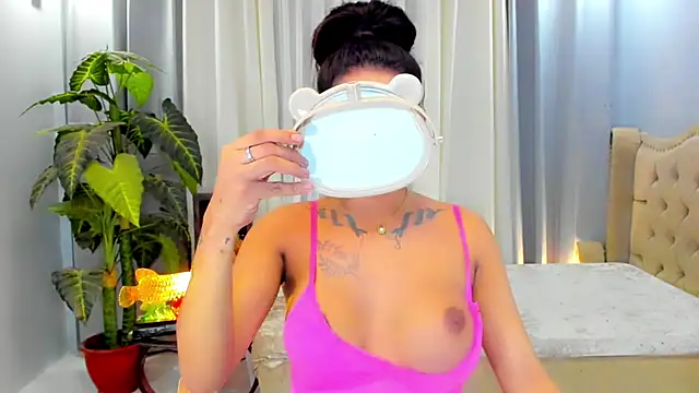 MochaliciousTransOnTop webcam