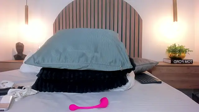 KenyaCopper live cam on StripChat