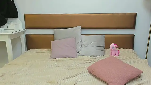 MissYvie live sex cam