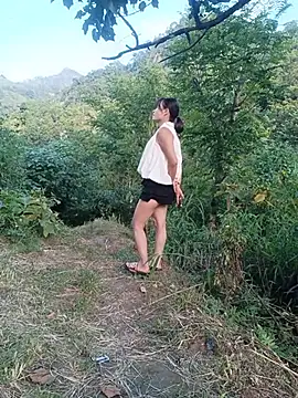 Linda-yiyi live cam on StripChat