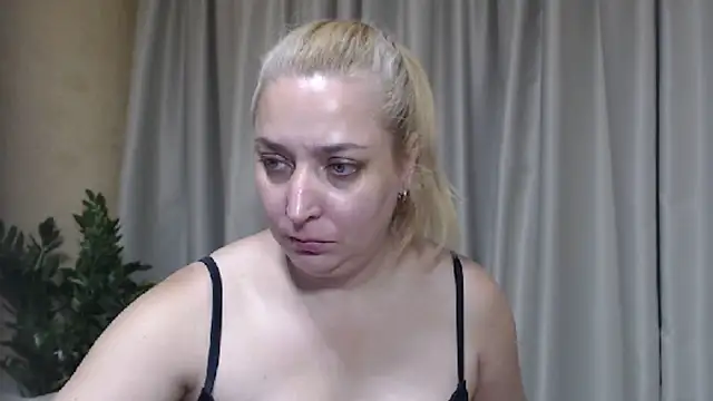 sweetpussy13 webcam