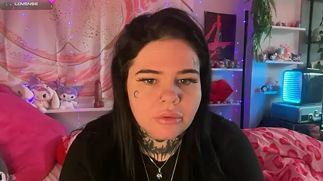 BigBootyHolly webcam