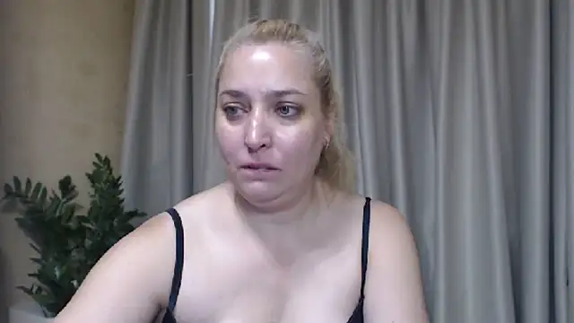 sweetpussy13 webcam
