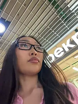 trytomakememoam live cam on StripChat