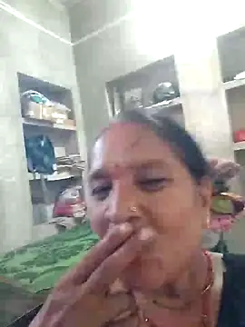 Loomaraj live cam on StripChat
