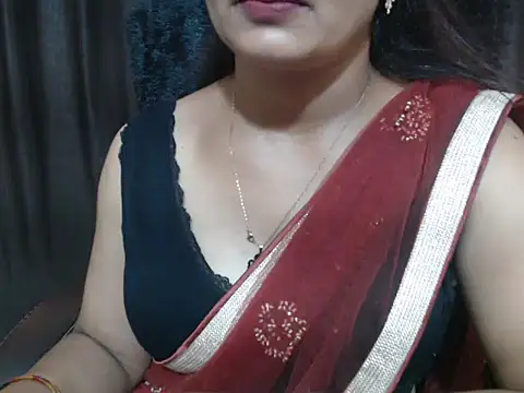 Kudi_Kiyara live cam on StripChat