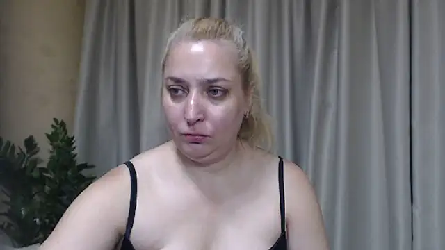 sweetpussy13 live cam on StripChat